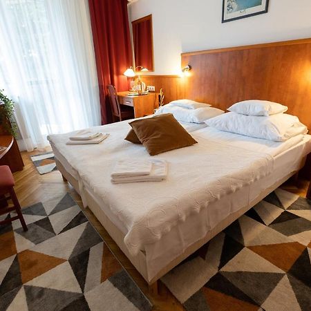 Helios Hotel Apartments Budapest Exteriör bild